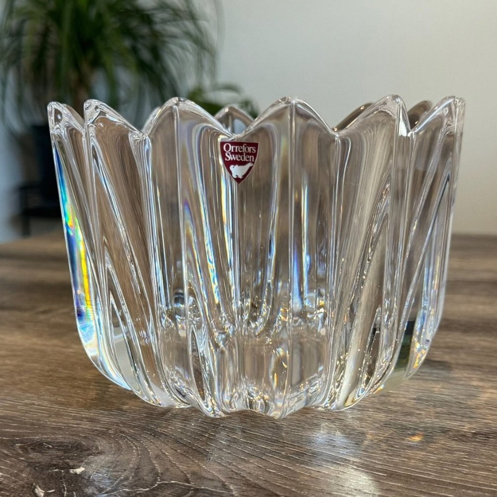 Orrefors Sweden Jan Johansson Fleur Crystal Bowl Signed & Numbered.